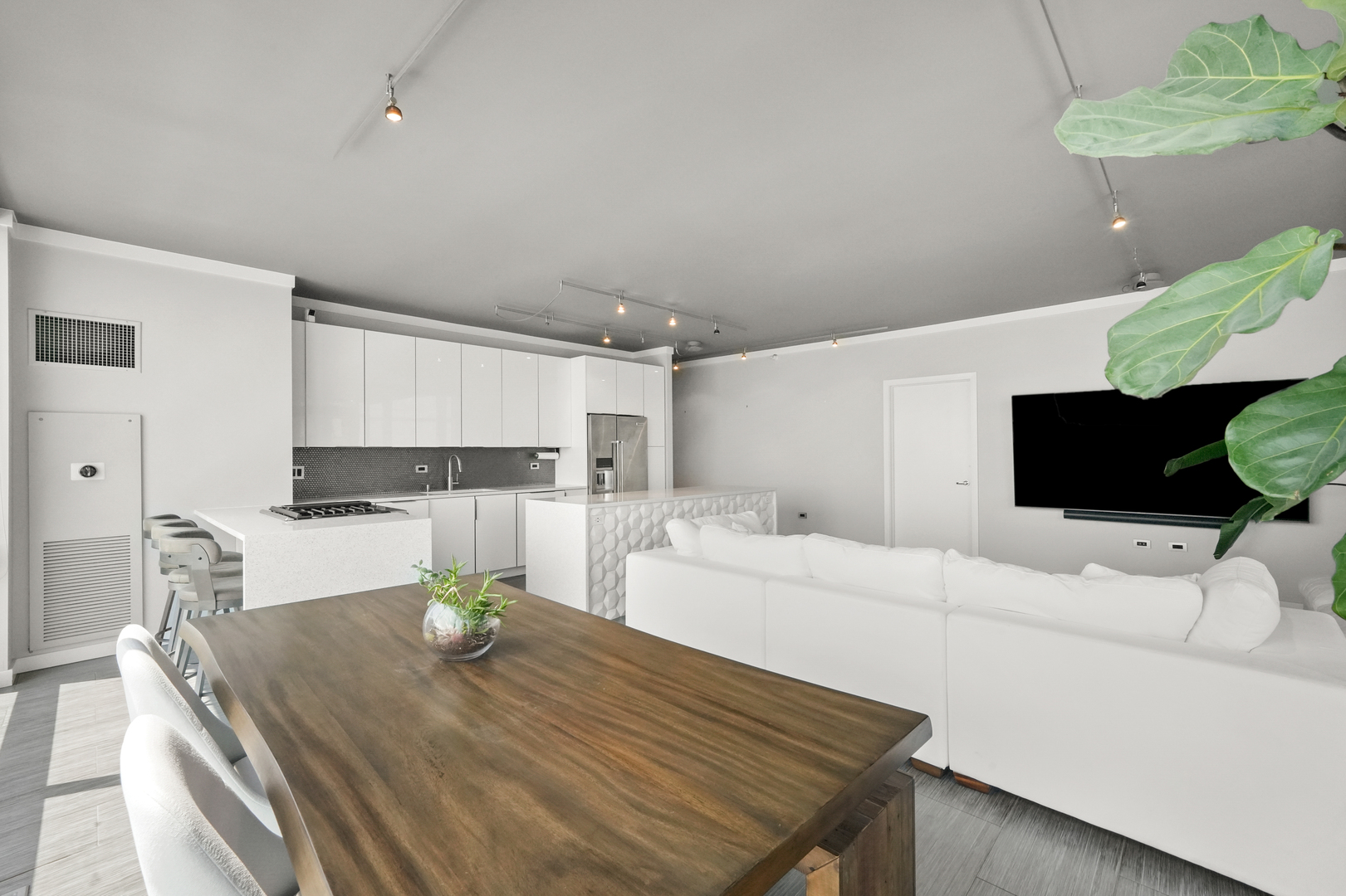 860 W Blackhawk Street Unit: 1807