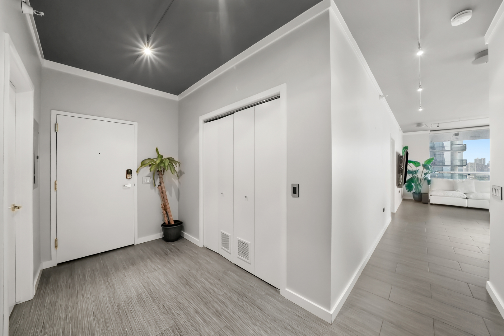 860 W Blackhawk Street Unit: 1807