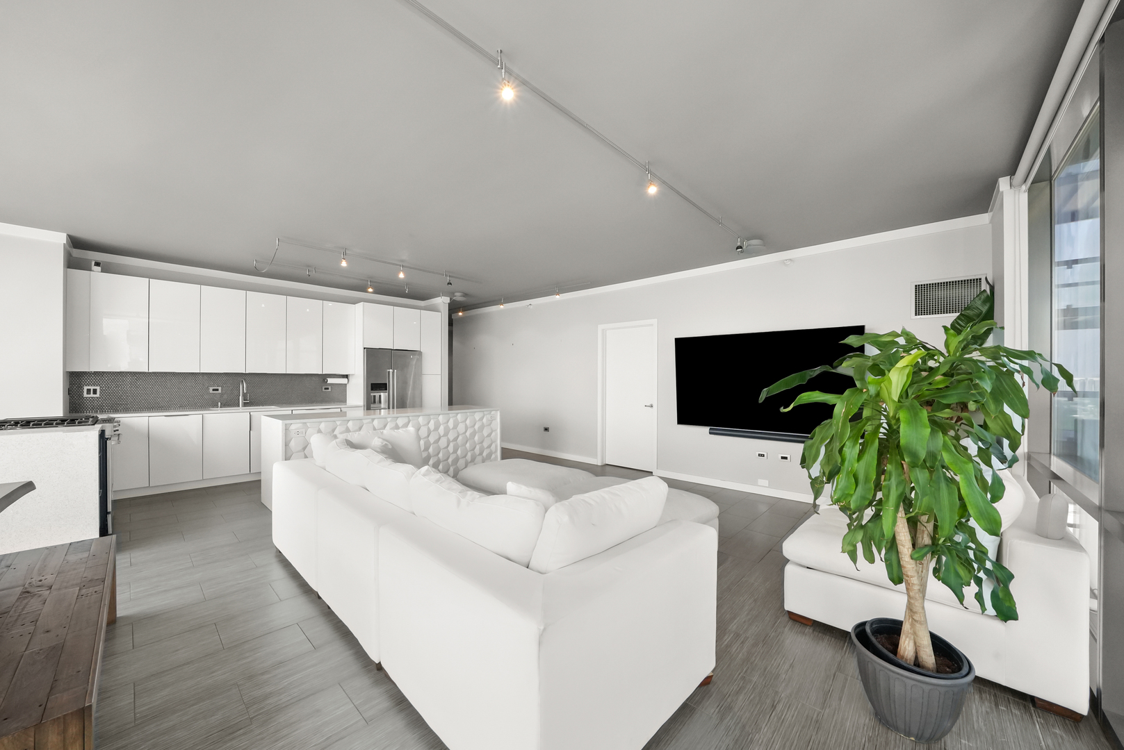 860 W Blackhawk Street Unit: 1807