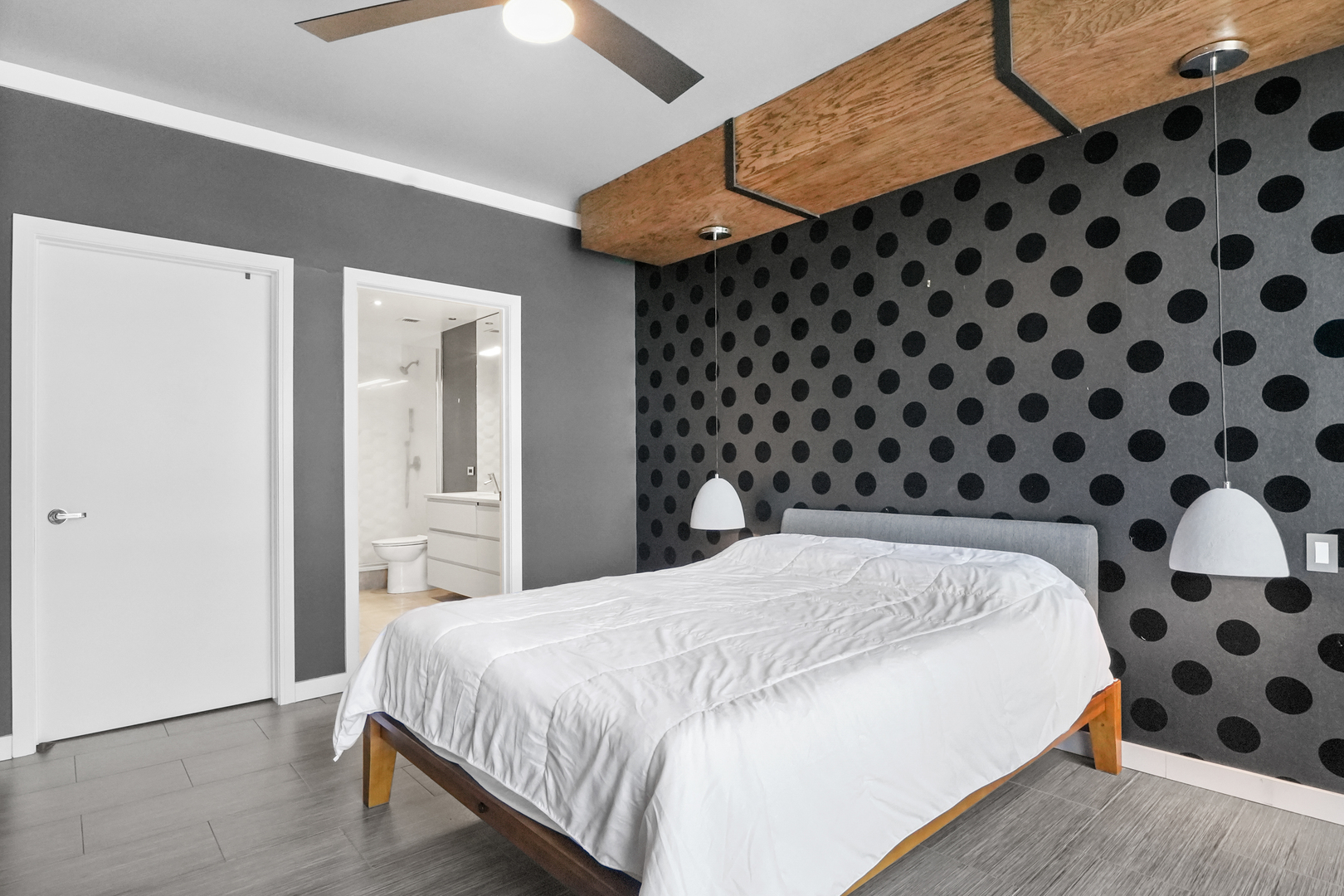 860 W Blackhawk Street Unit: 1807