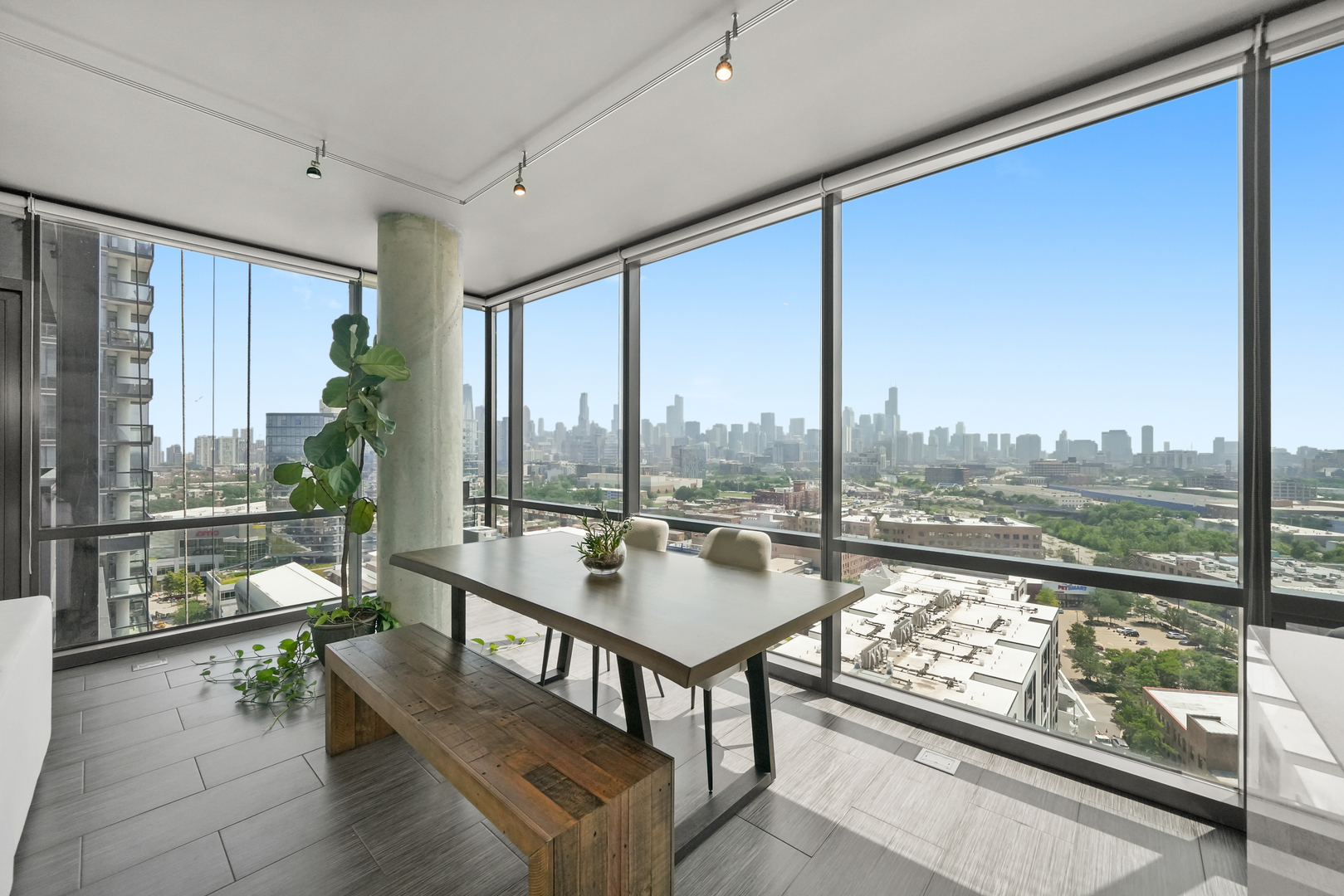 860 W Blackhawk Street Unit: 1807
