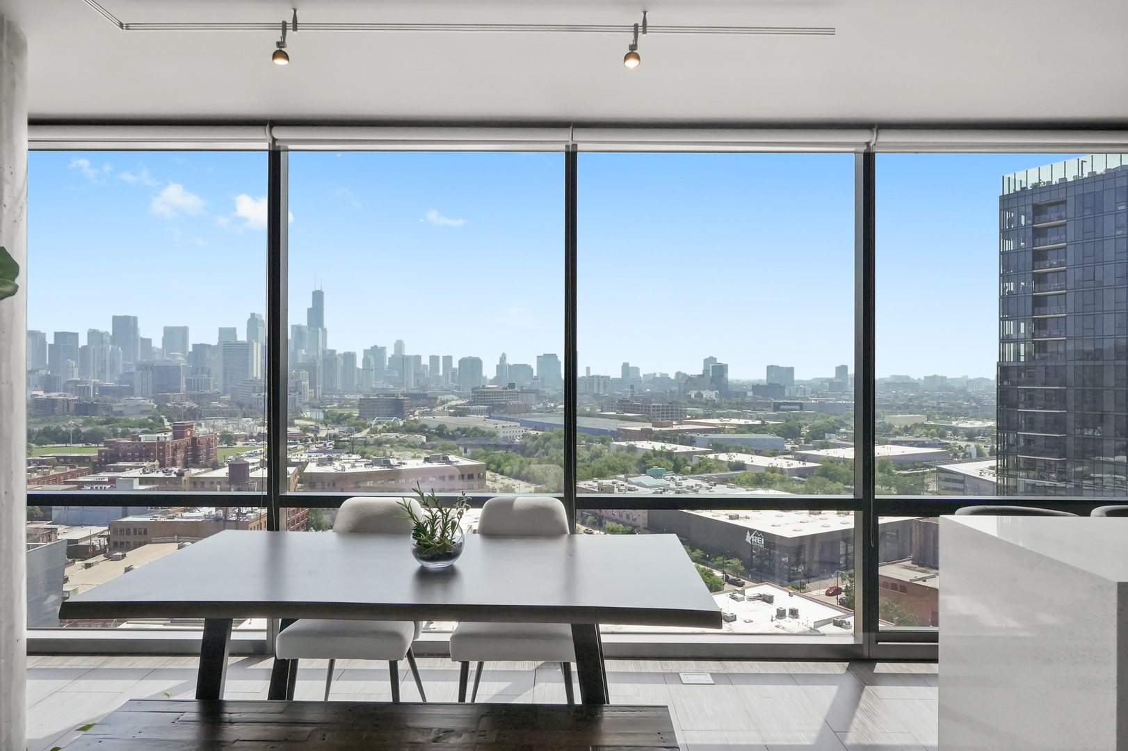860 W Blackhawk Street Unit: 1807