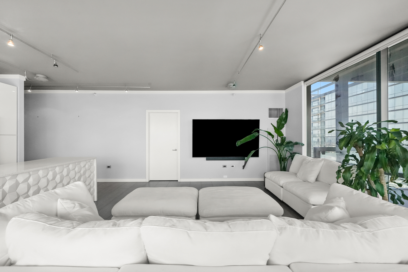 860 W Blackhawk Street Unit: 1807