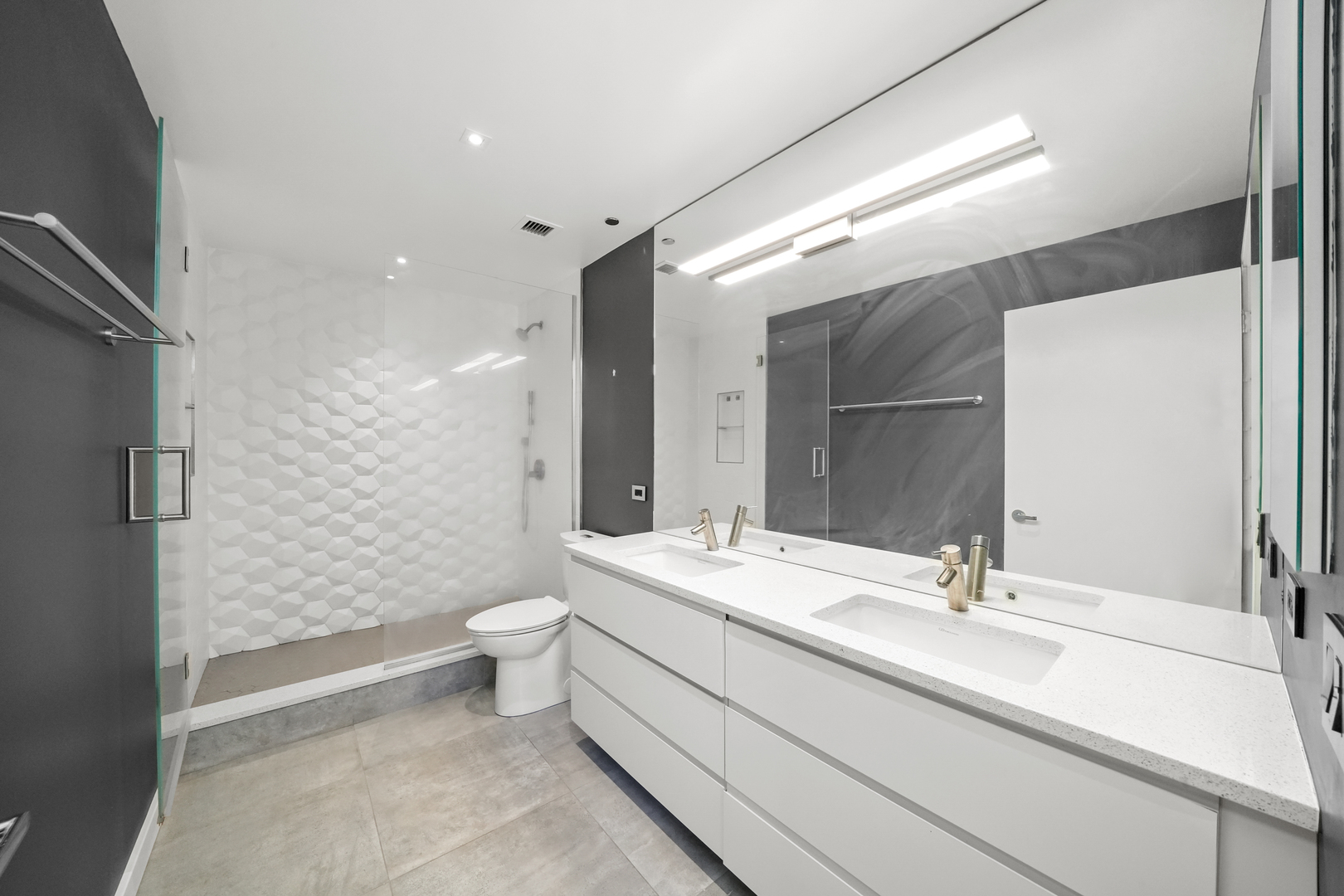 860 W Blackhawk Street Unit: 1807