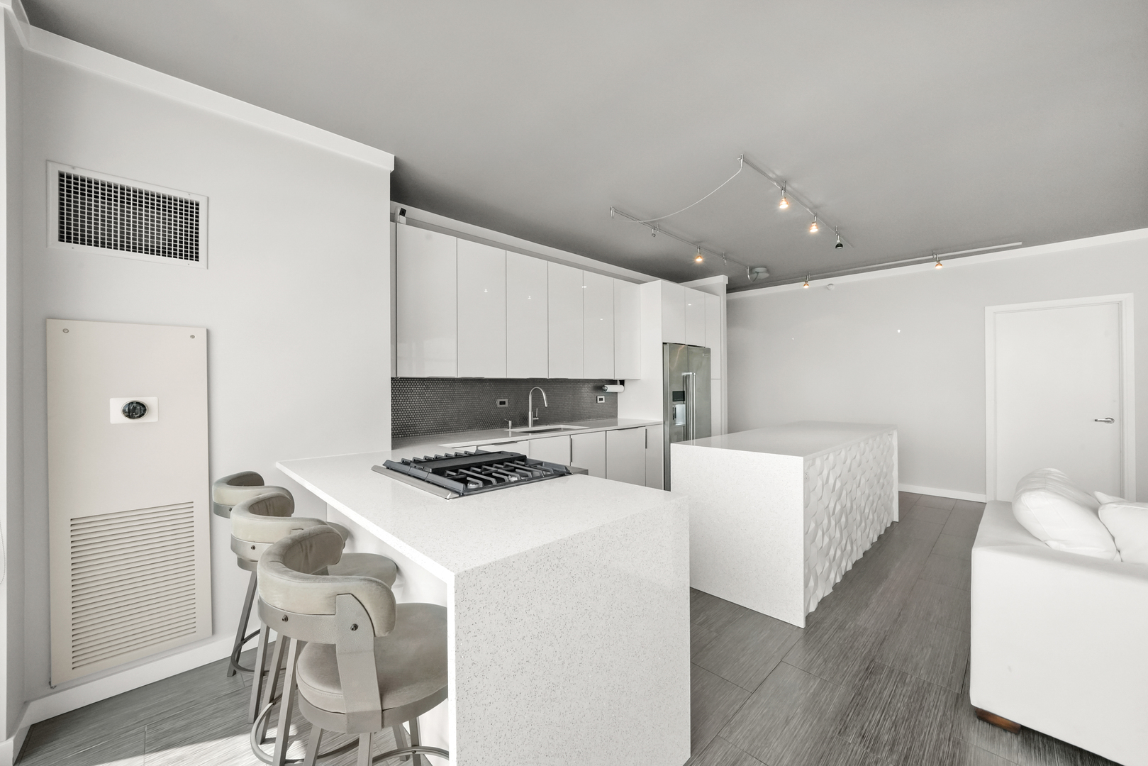 860 W Blackhawk Street Unit: 1807