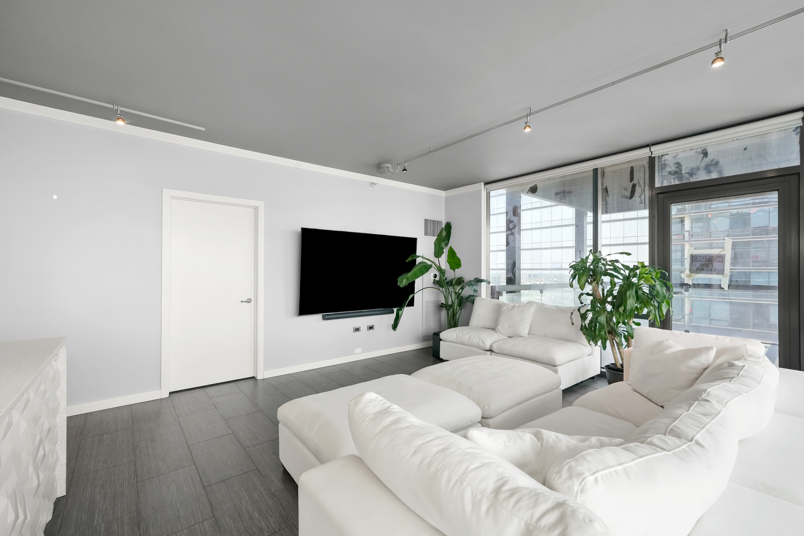 860 W Blackhawk Street Unit: 1807