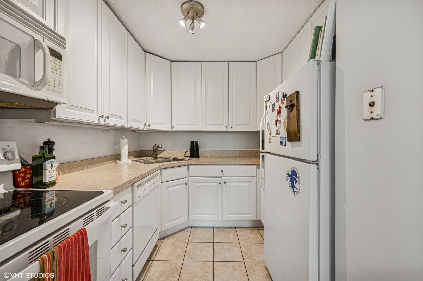 2728 N Hampden Court Unit: 401