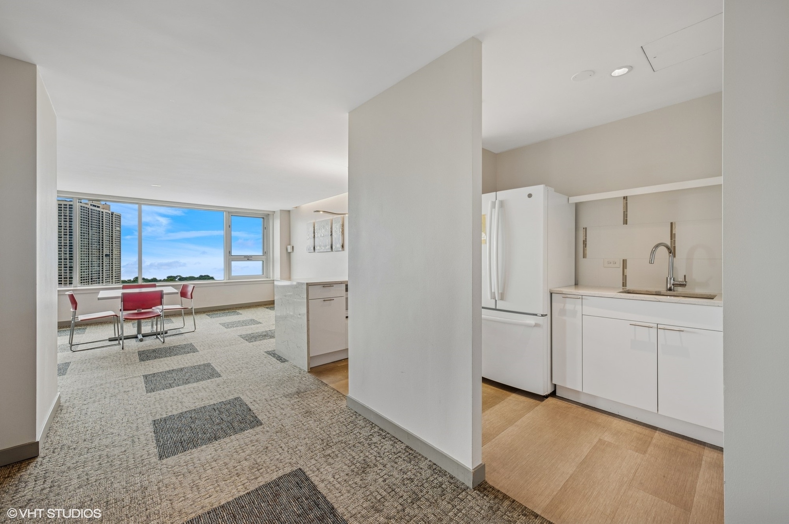 2728 N Hampden Court Unit: 401