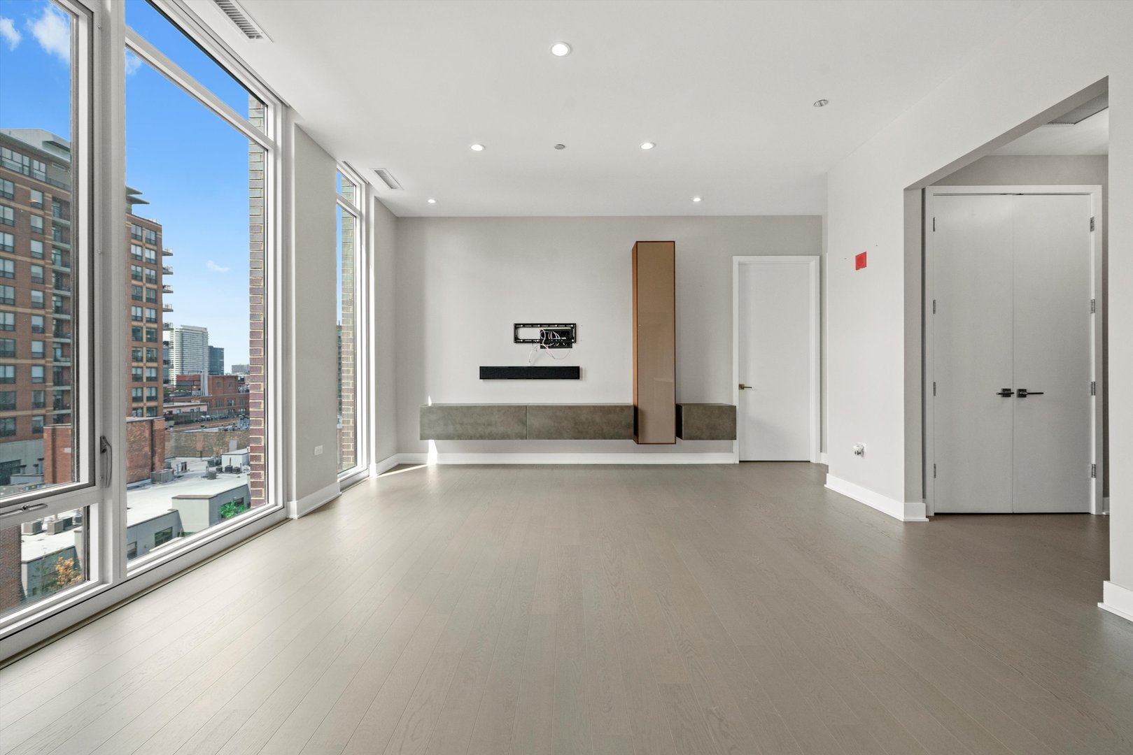 360 W Erie Street Unit: 10C