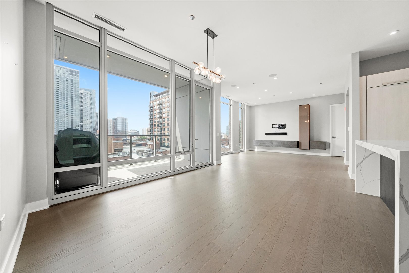 360 W Erie Street Unit: 10C