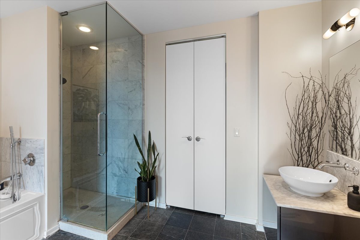 600 N Fairbanks Court Unit: 3306