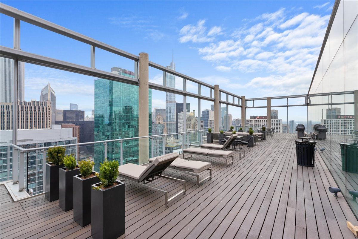 600 N Fairbanks Court Unit: 3306