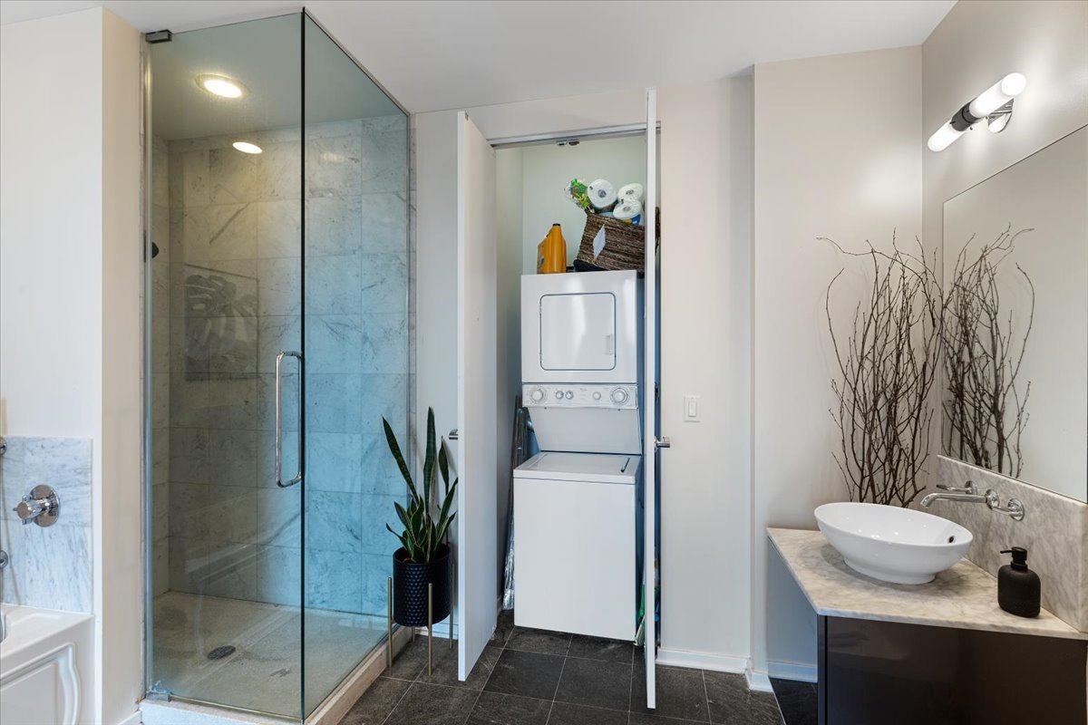 600 N Fairbanks Court Unit: 3306