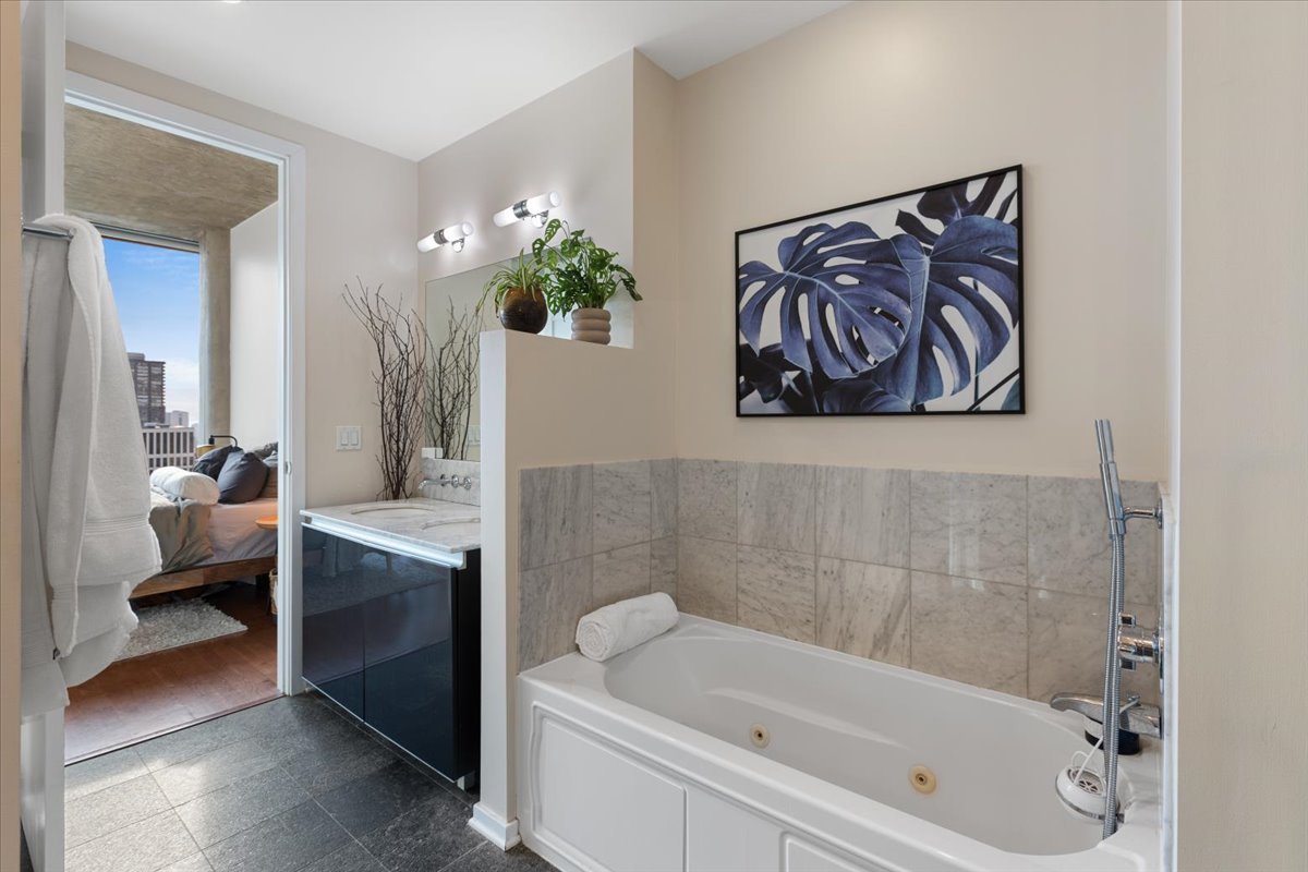 600 N Fairbanks Court Unit: 3306