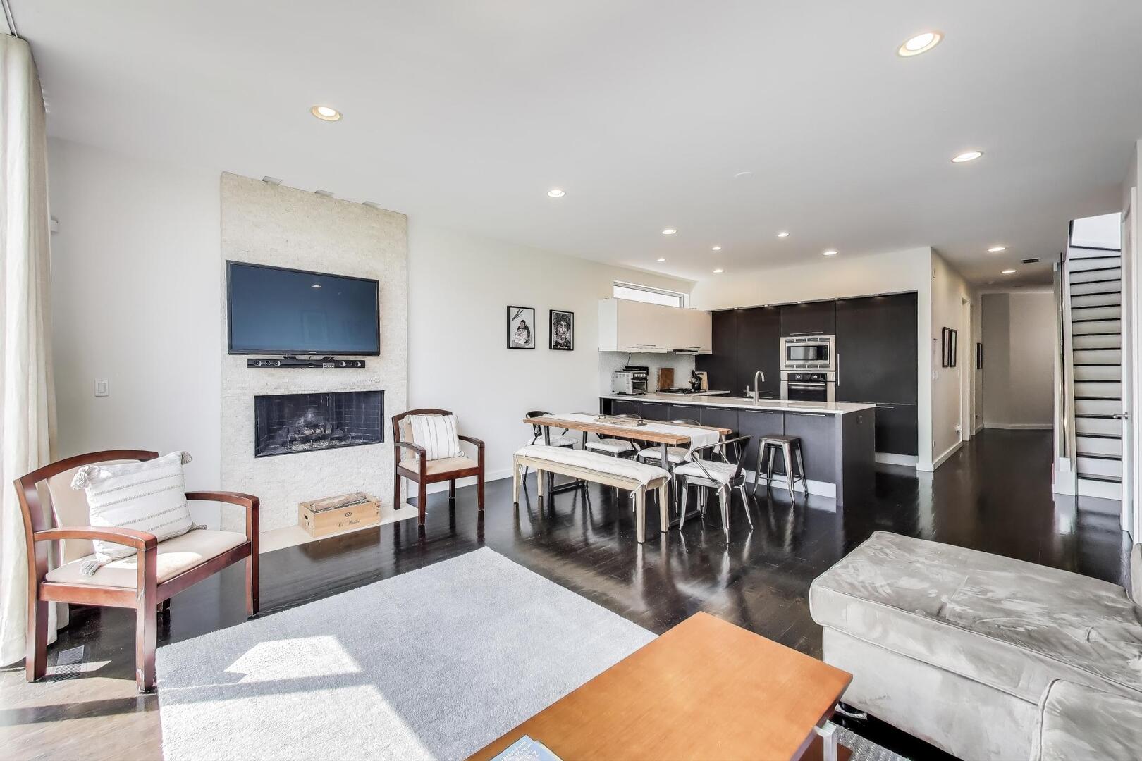 1028 N Hermitage Avenue Unit: 3