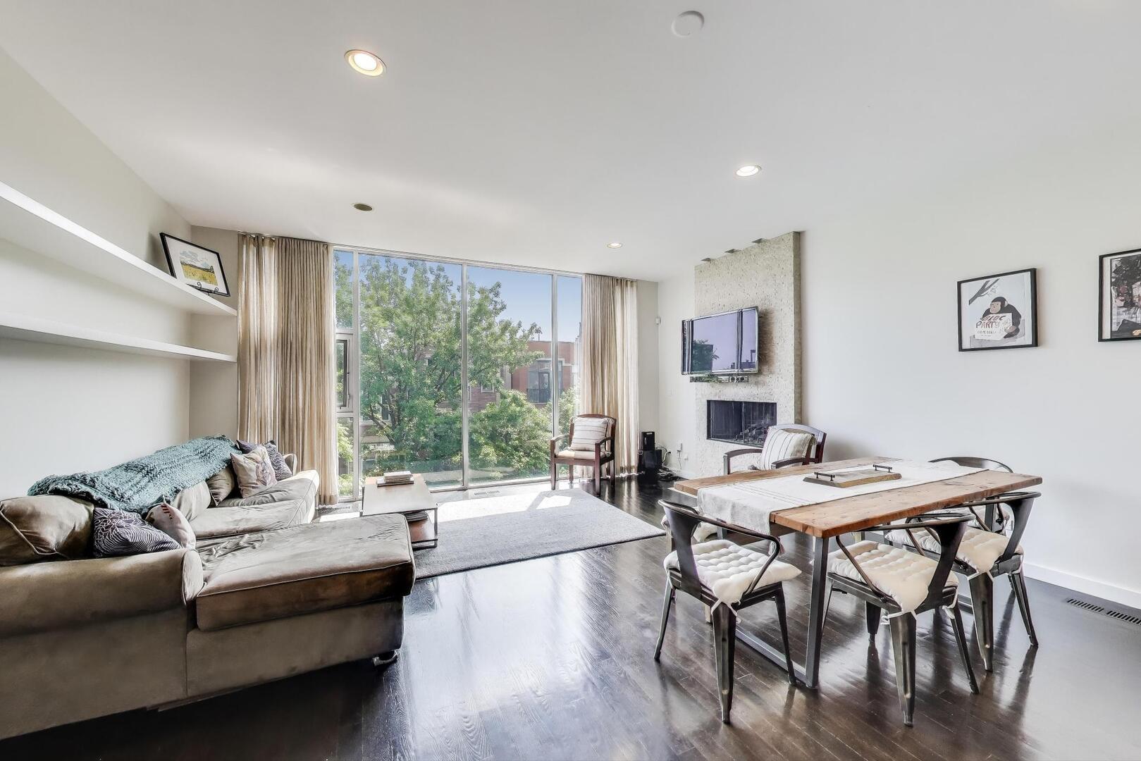 1028 N Hermitage Avenue Unit: 3