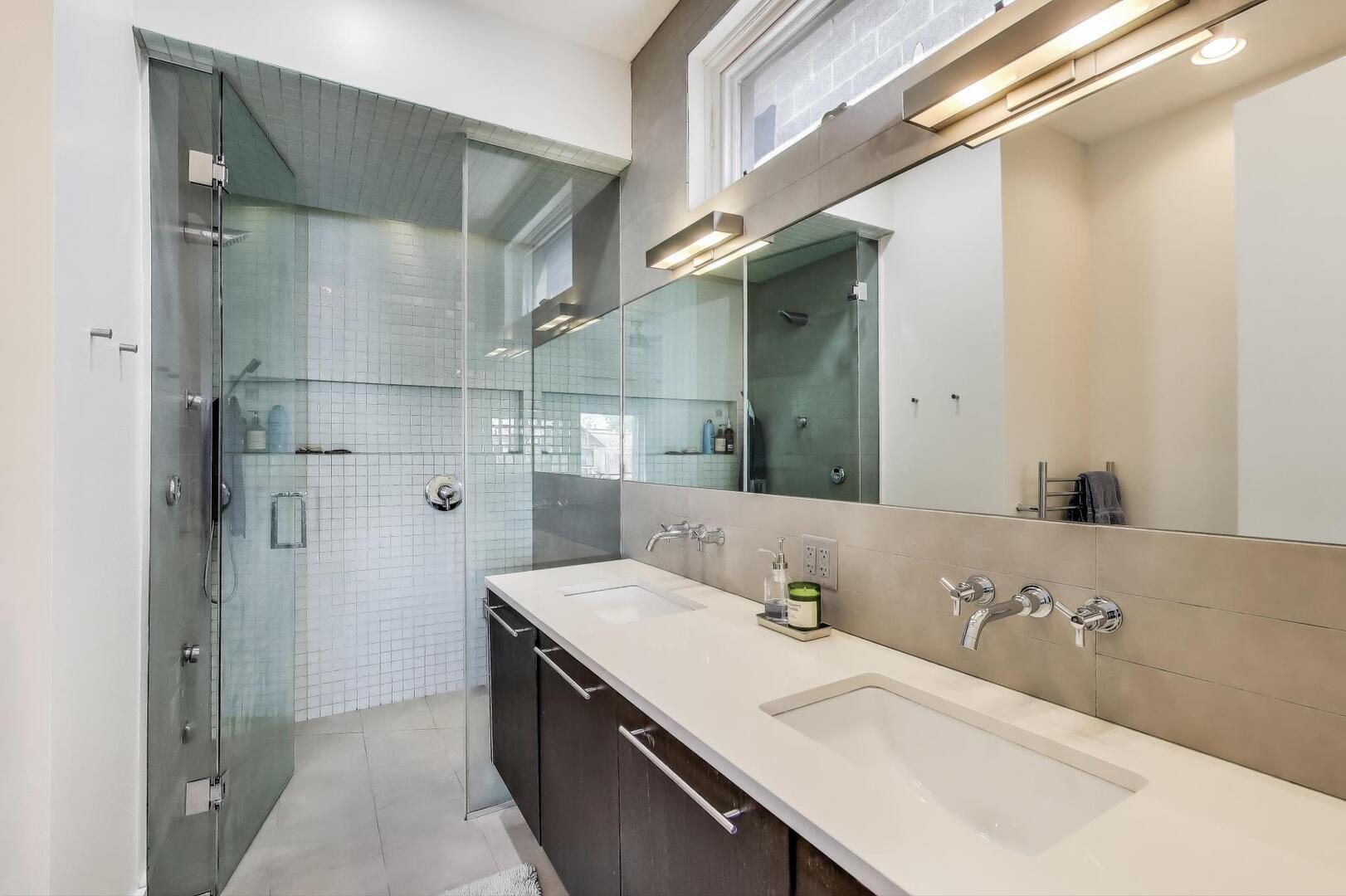 1028 N Hermitage Avenue Unit: 3