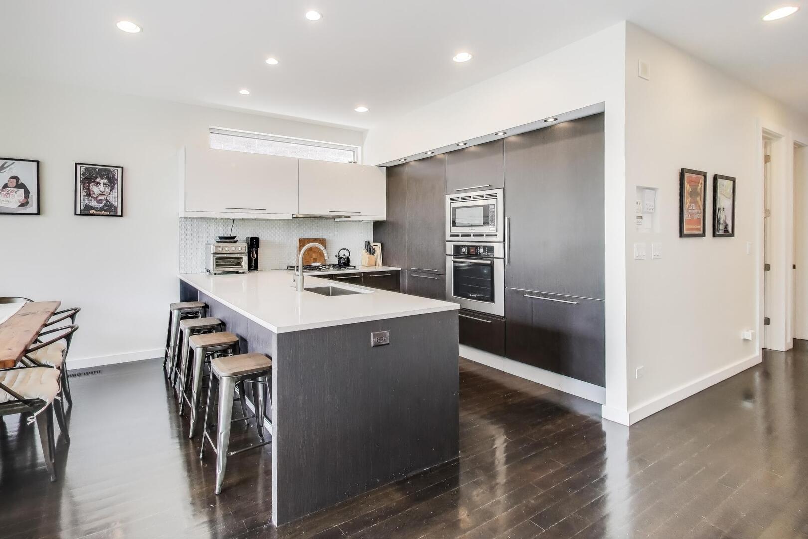 1028 N Hermitage Avenue Unit: 3