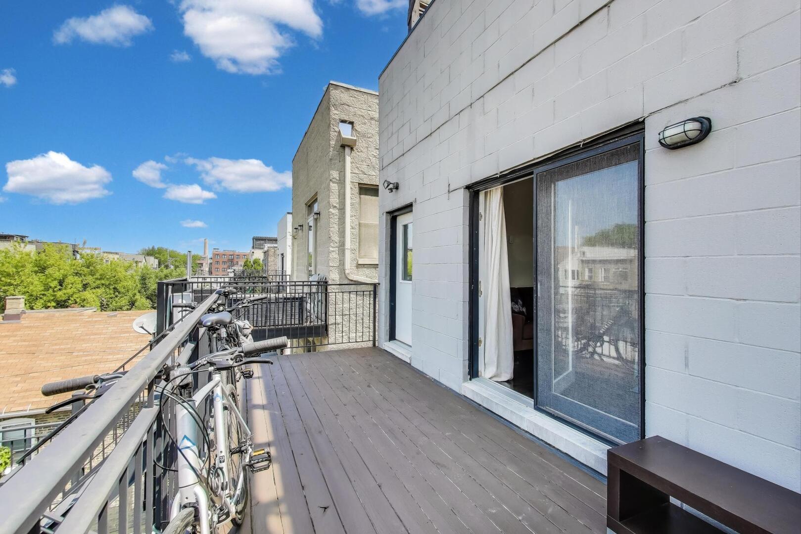 1028 N Hermitage Avenue Unit: 3