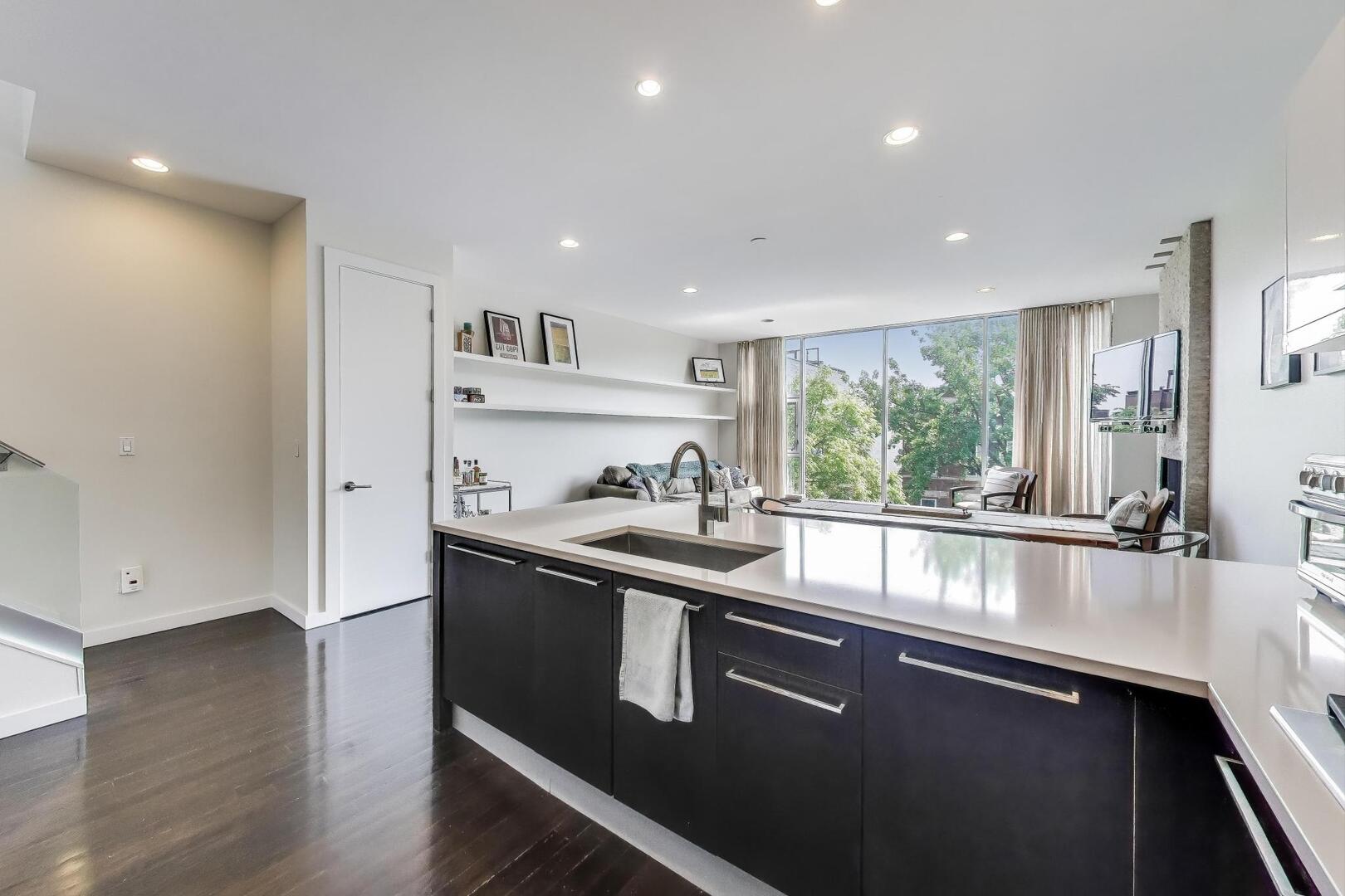 1028 N Hermitage Avenue Unit: 3