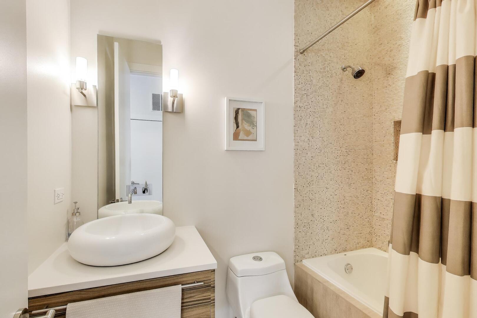 1028 N Hermitage Avenue Unit: 3