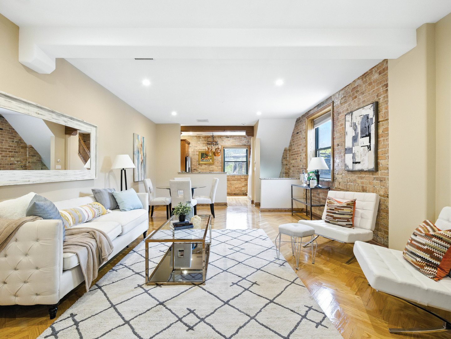 1013 W WEBSTER Avenue Unit: 5