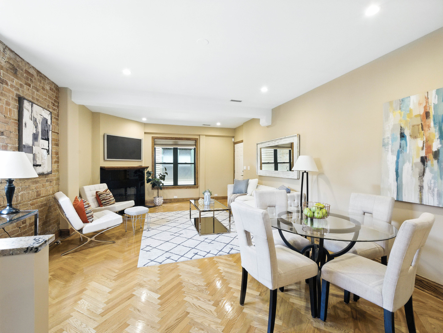 1013 W WEBSTER Avenue Unit: 5