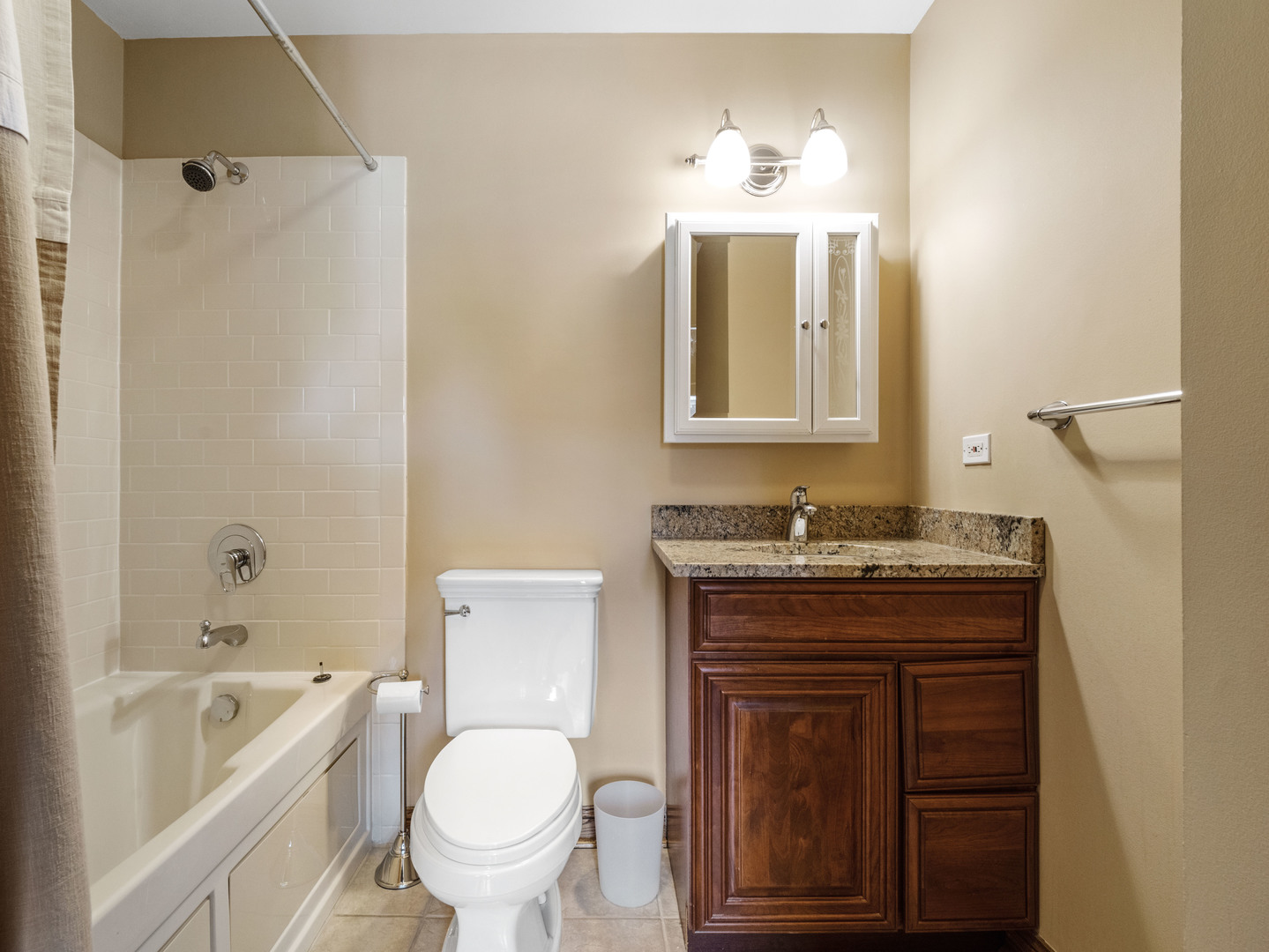 1013 W WEBSTER Avenue Unit: 5