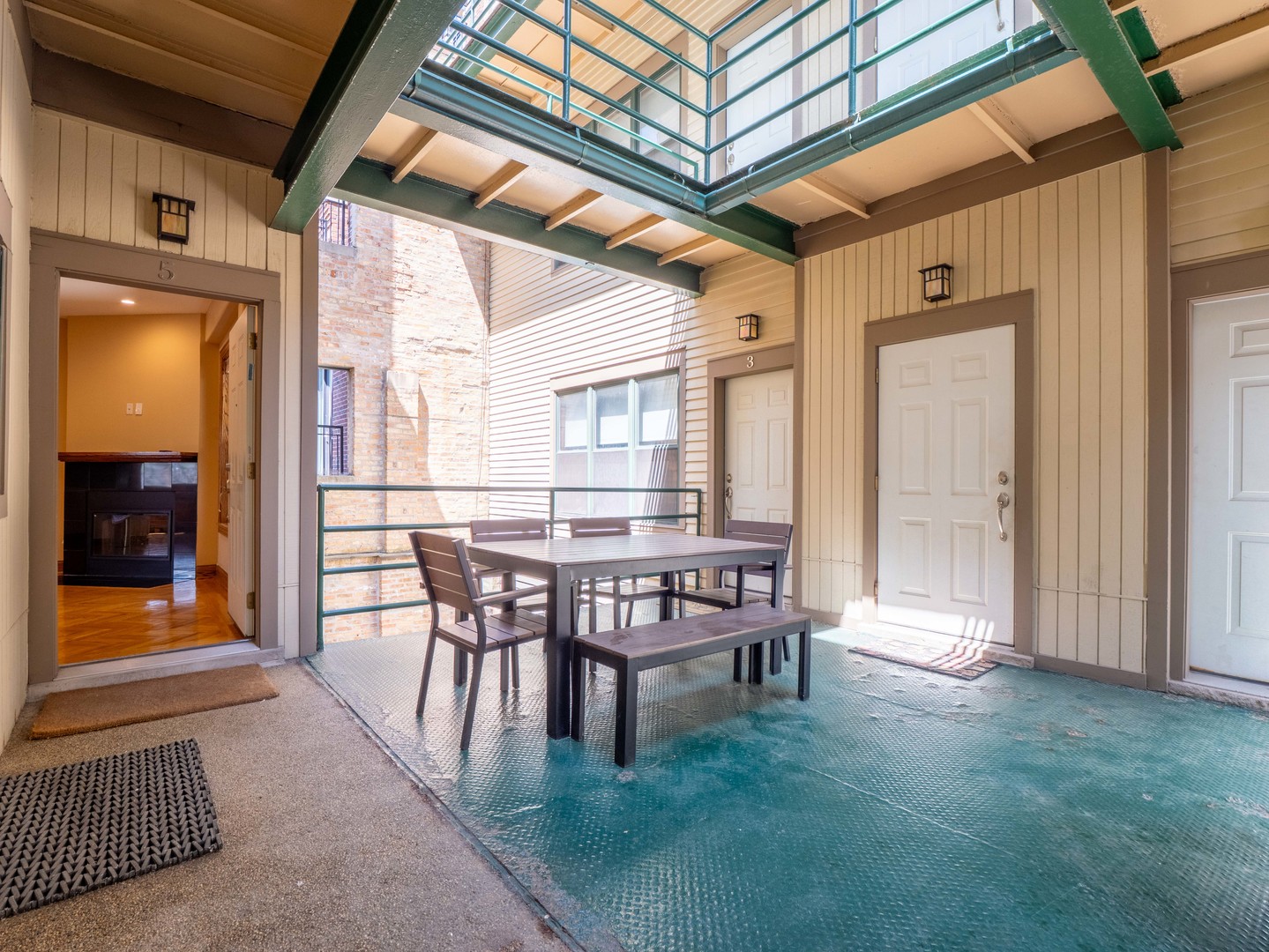 1013 W WEBSTER Avenue Unit: 5
