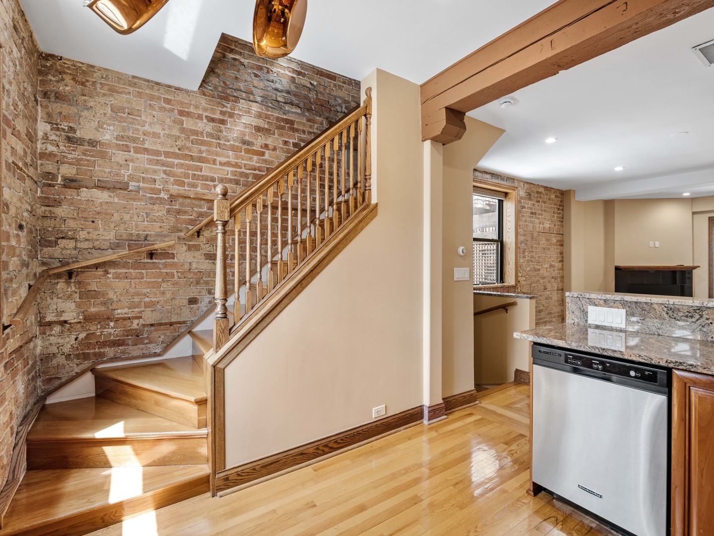 1013 W WEBSTER Avenue Unit: 5