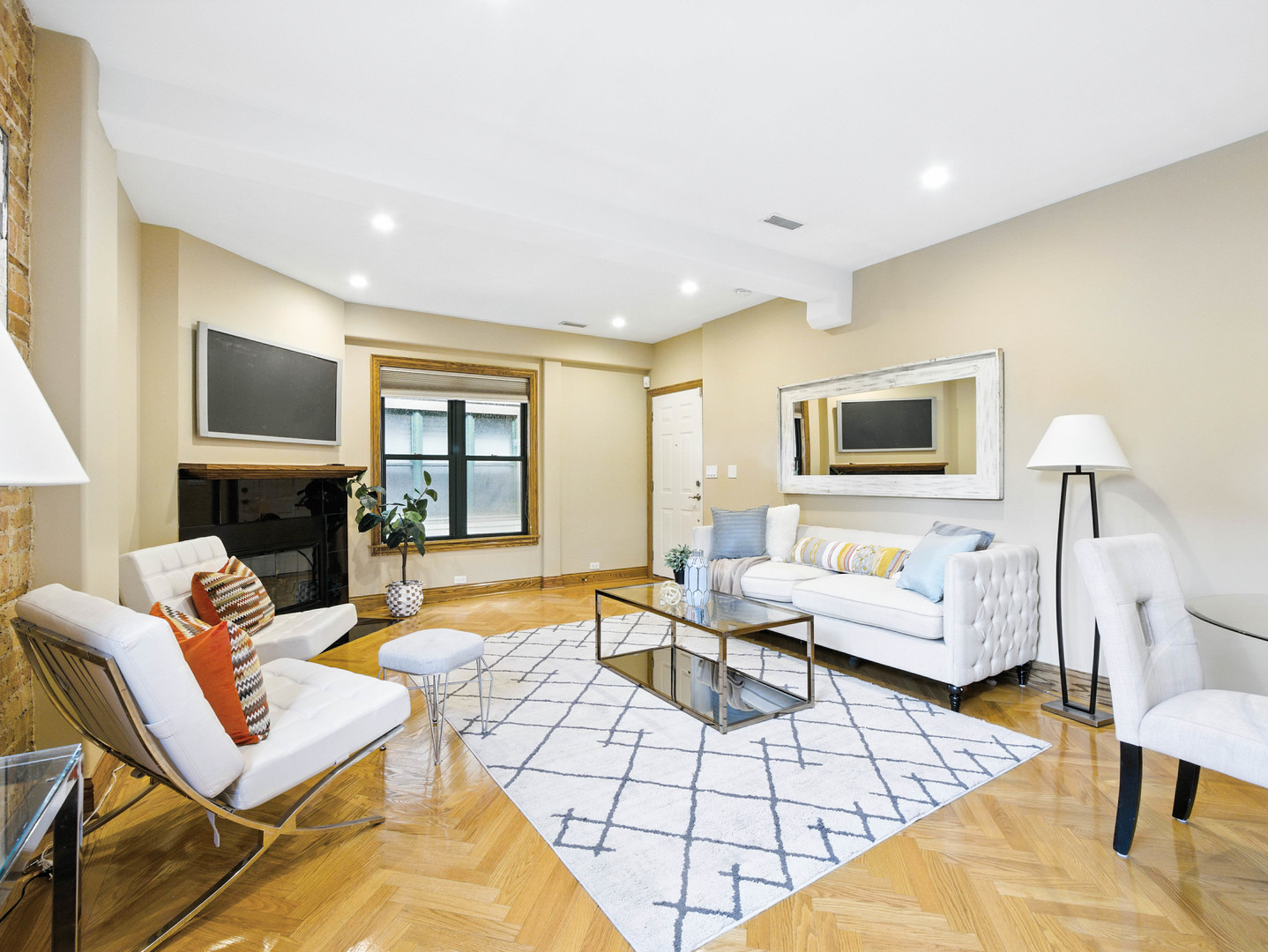 1013 W WEBSTER Avenue Unit: 5