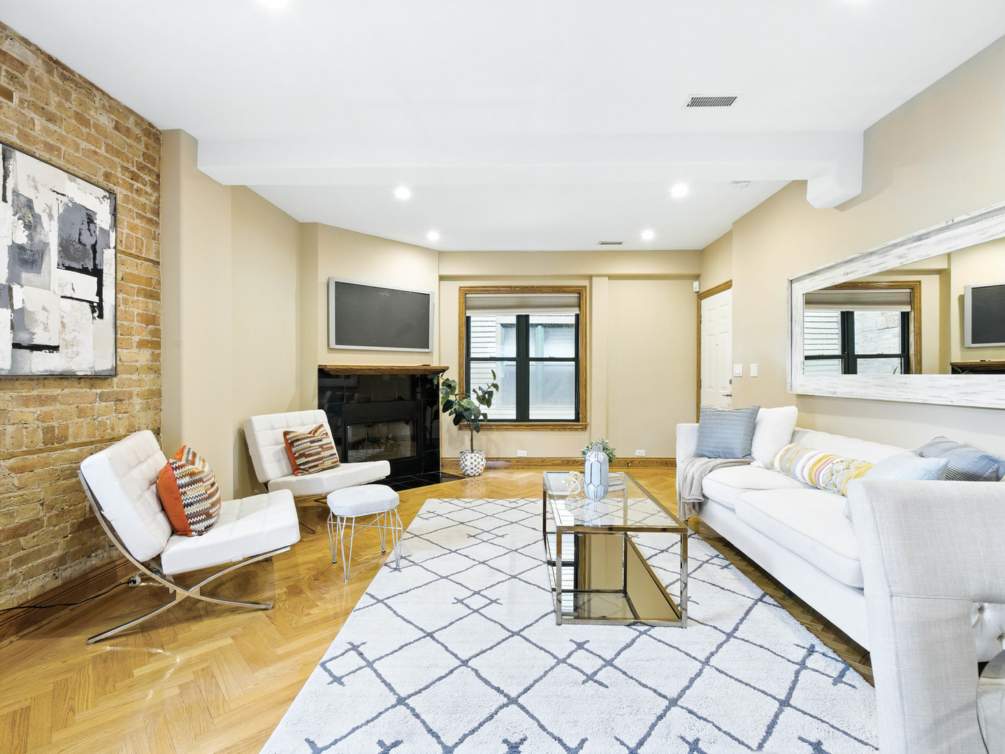 1013 W WEBSTER Avenue Unit: 5