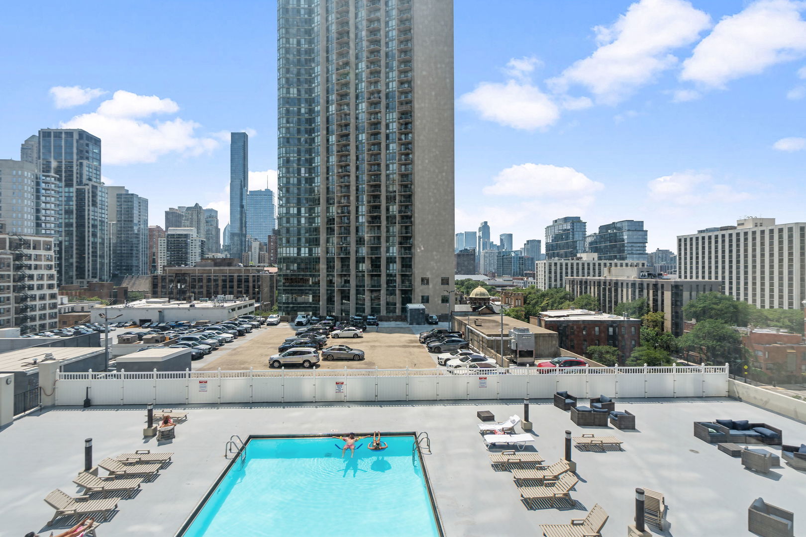 1122 N Clark Street Unit: 1010