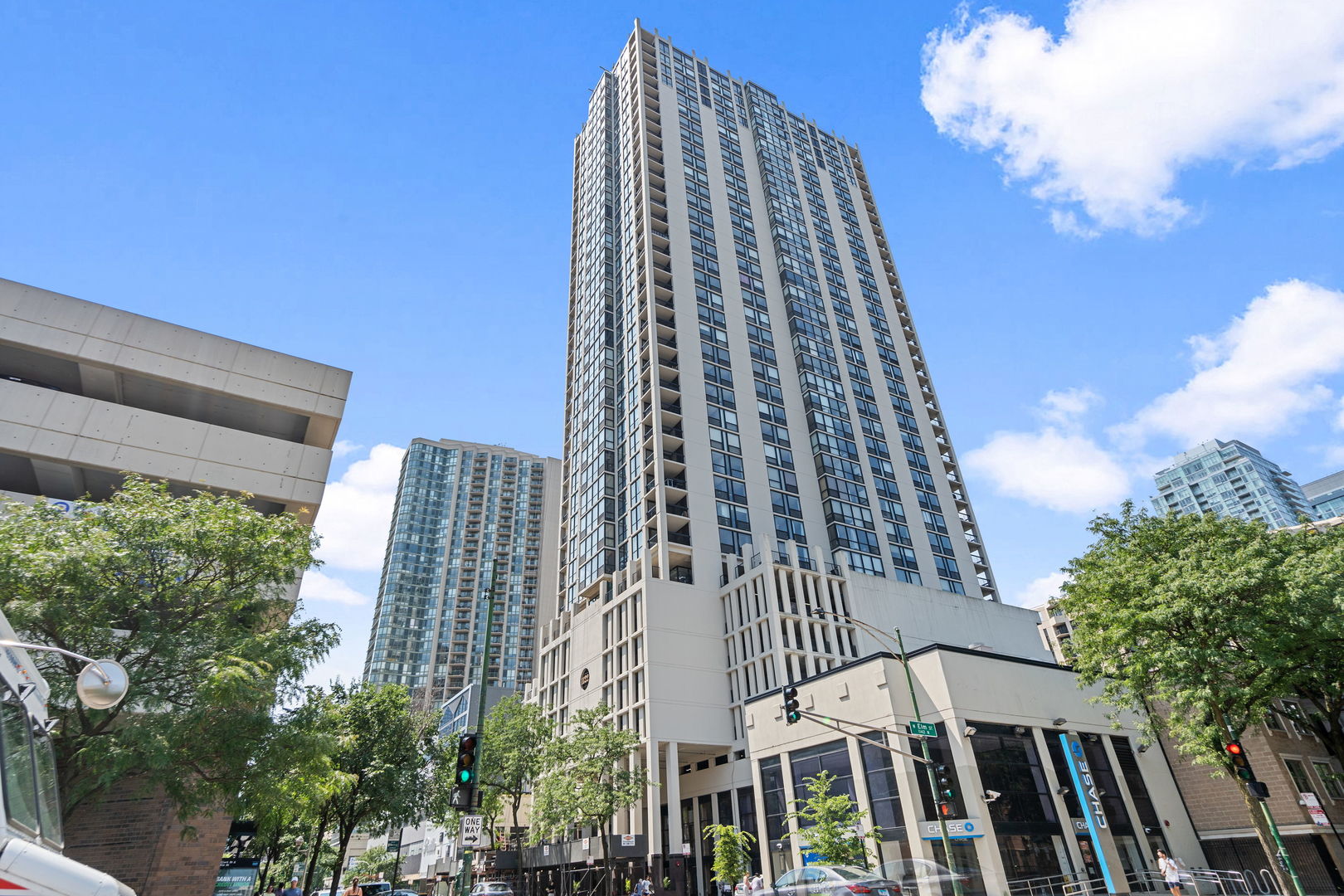 1122 N Clark Street Unit: 1010