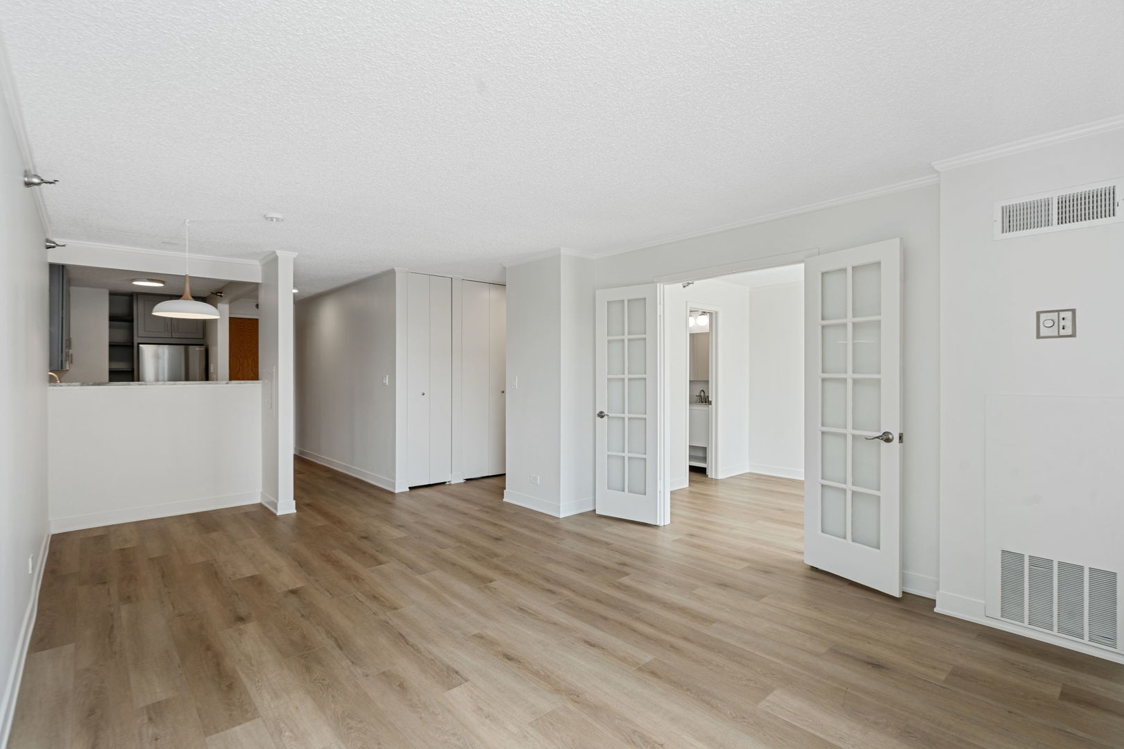 1122 N Clark Street Unit: 1010