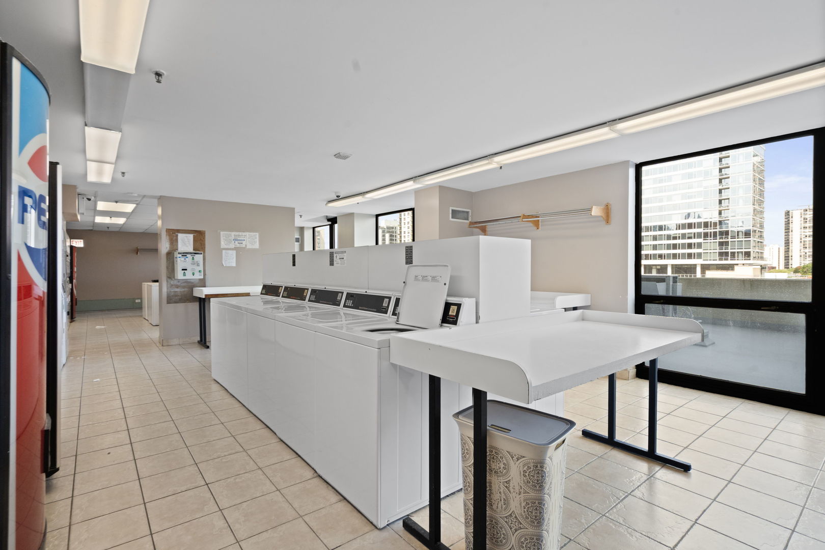 1122 N Clark Street Unit: 1010