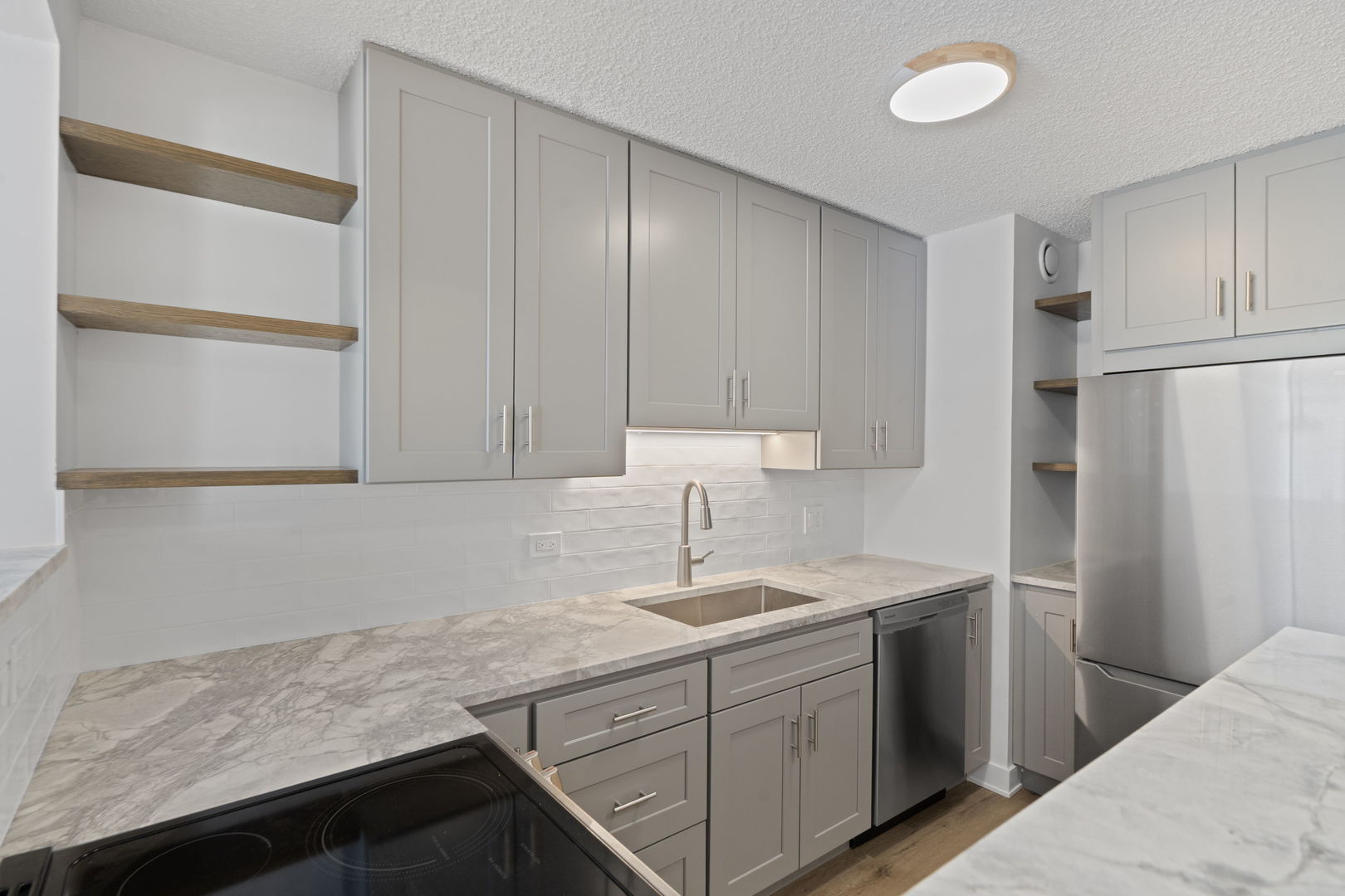 1122 N Clark Street Unit: 1010