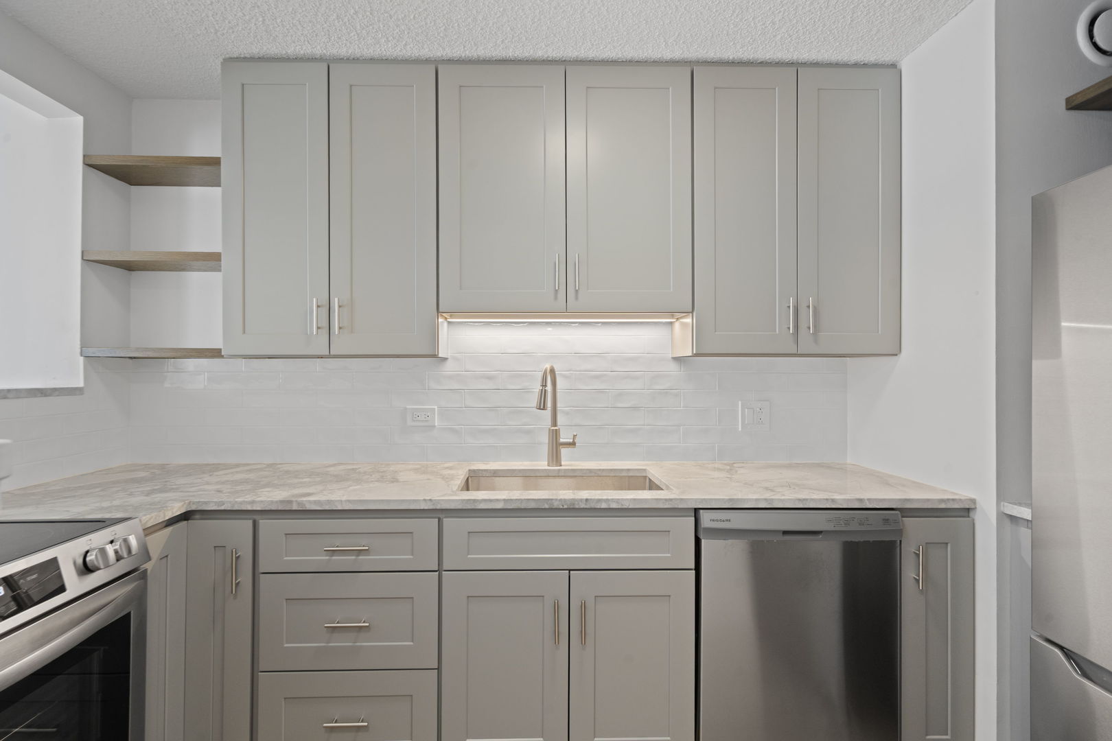 1122 N Clark Street Unit: 1010