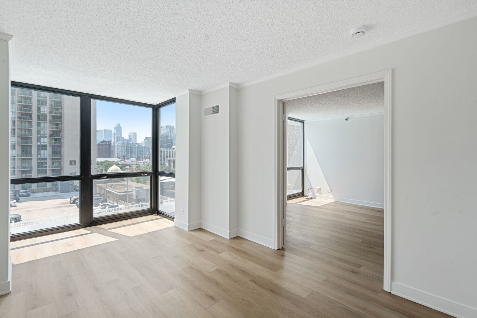 1122 N Clark Street Unit: 1010