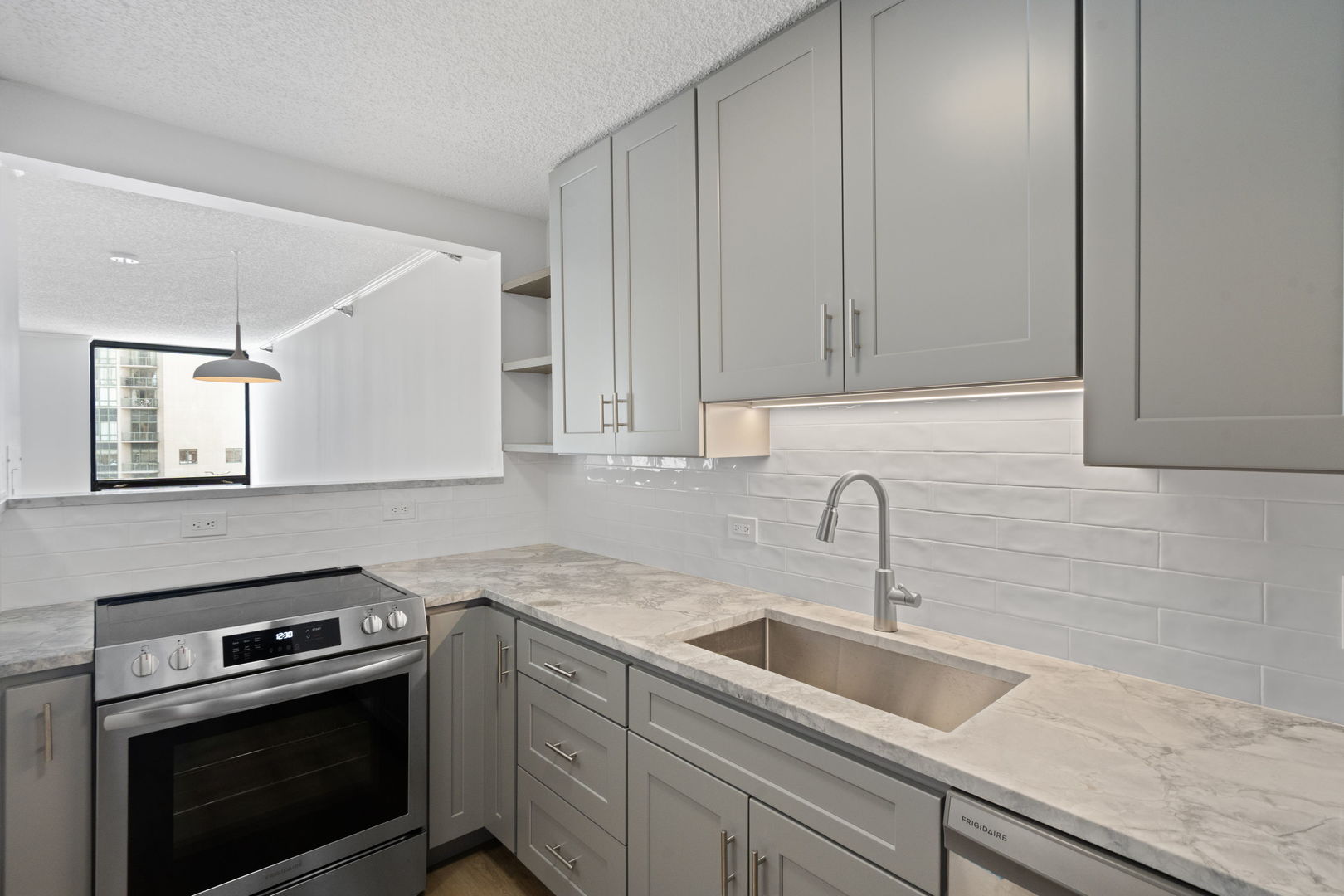 1122 N Clark Street Unit: 1010