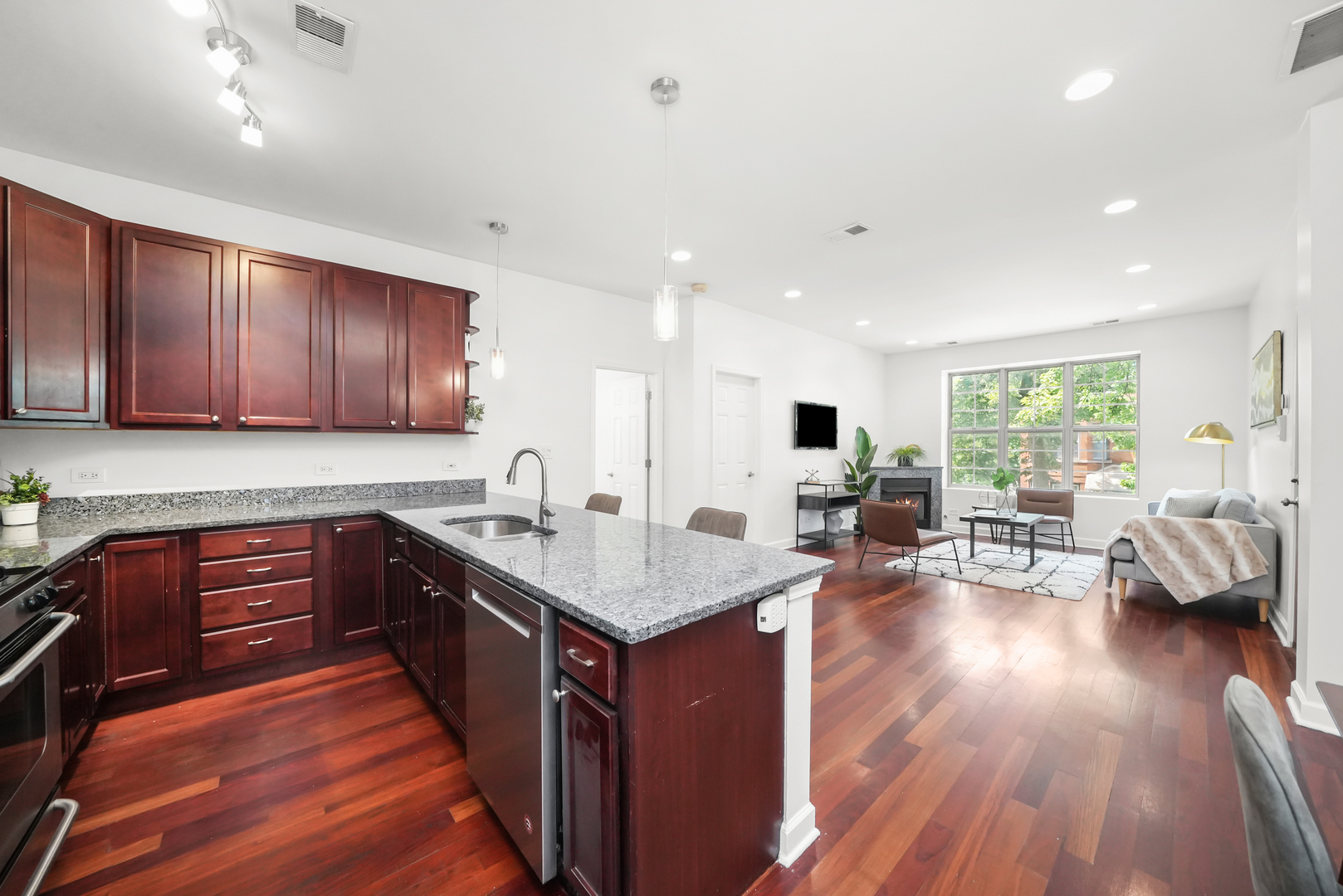 3901 N TROY Street Unit: 2