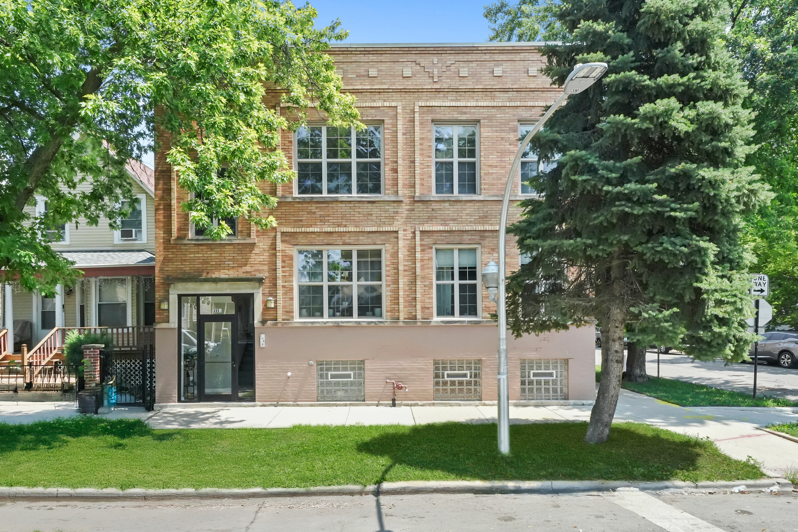 3901 N TROY Street Unit: 2
