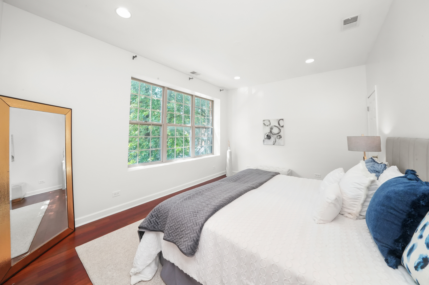 3901 N TROY Street Unit: 2