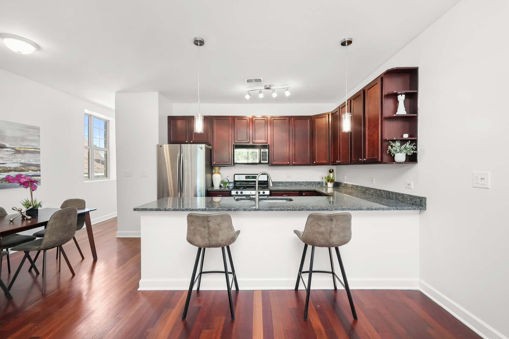 3901 N TROY Street Unit: 2