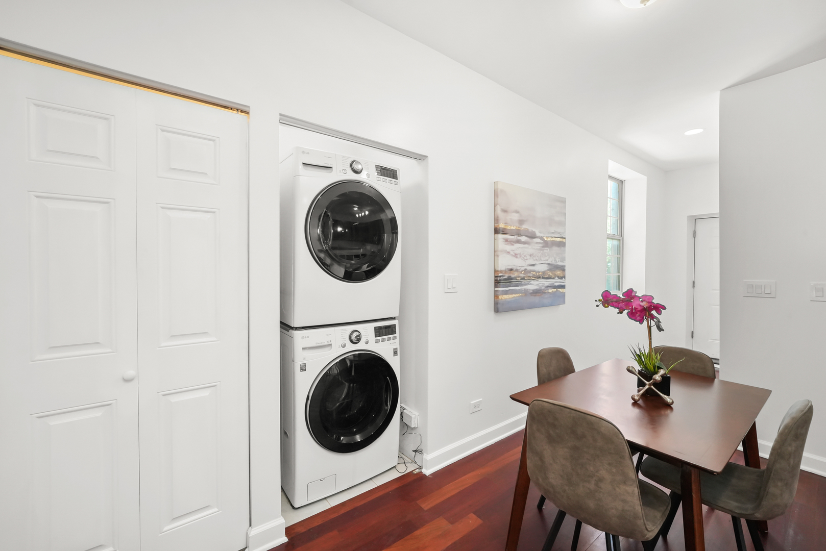 3901 N TROY Street Unit: 2