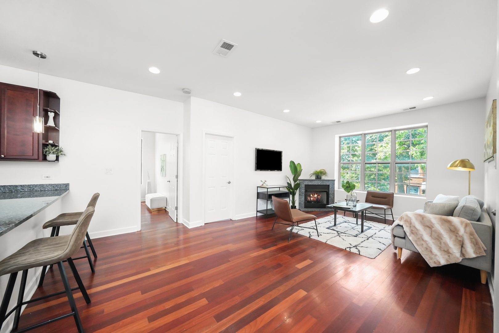 3901 N TROY Street Unit: 2