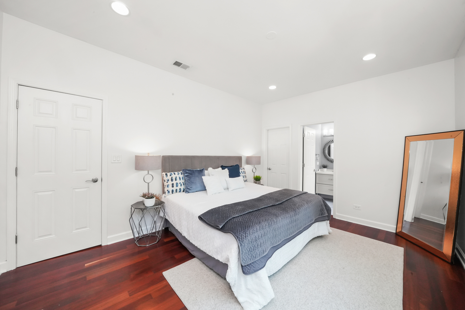 3901 N TROY Street Unit: 2