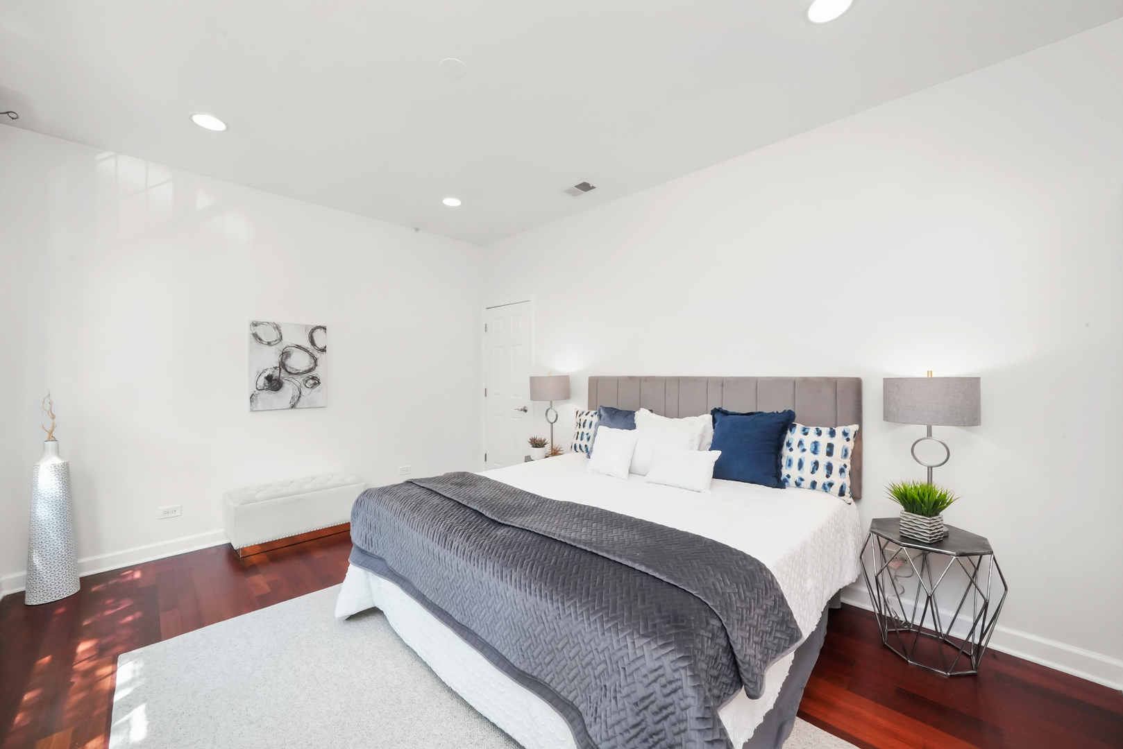 3901 N TROY Street Unit: 2