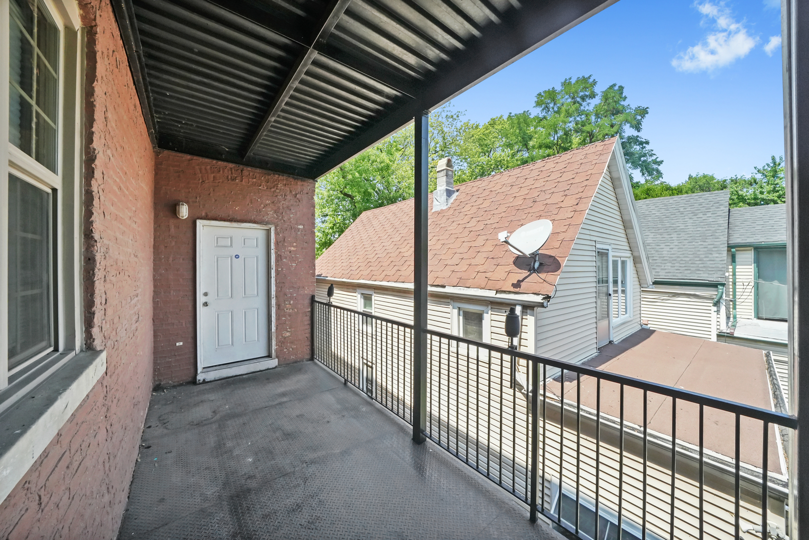 3901 N TROY Street Unit: 2