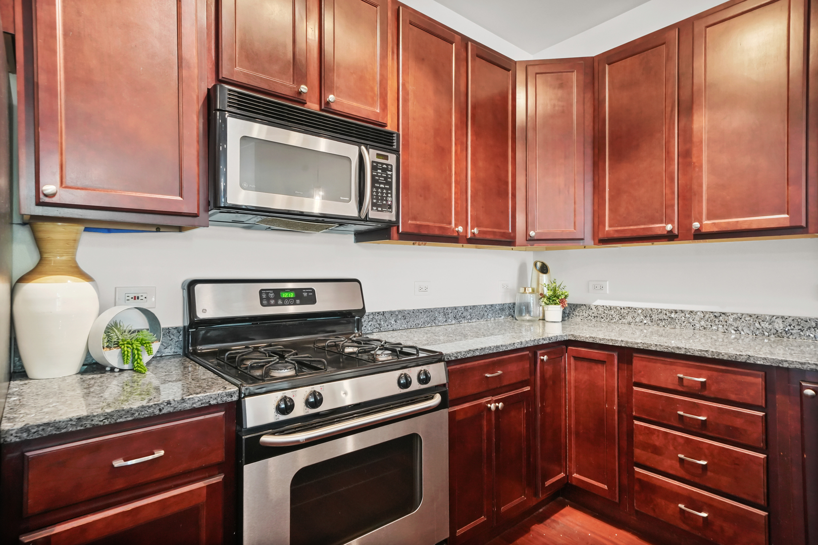 3901 N TROY Street Unit: 2